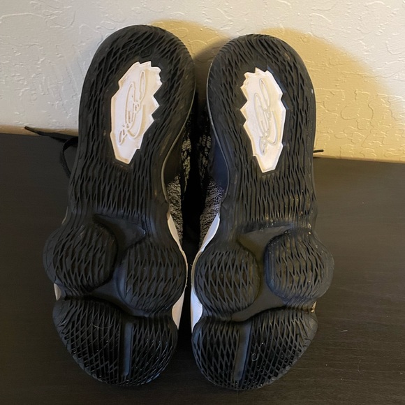 Lebron 17 Black and White - Picture 6 of 6